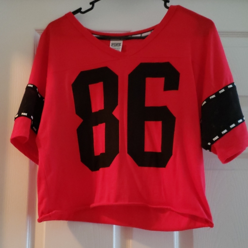 PINK campus crop tee